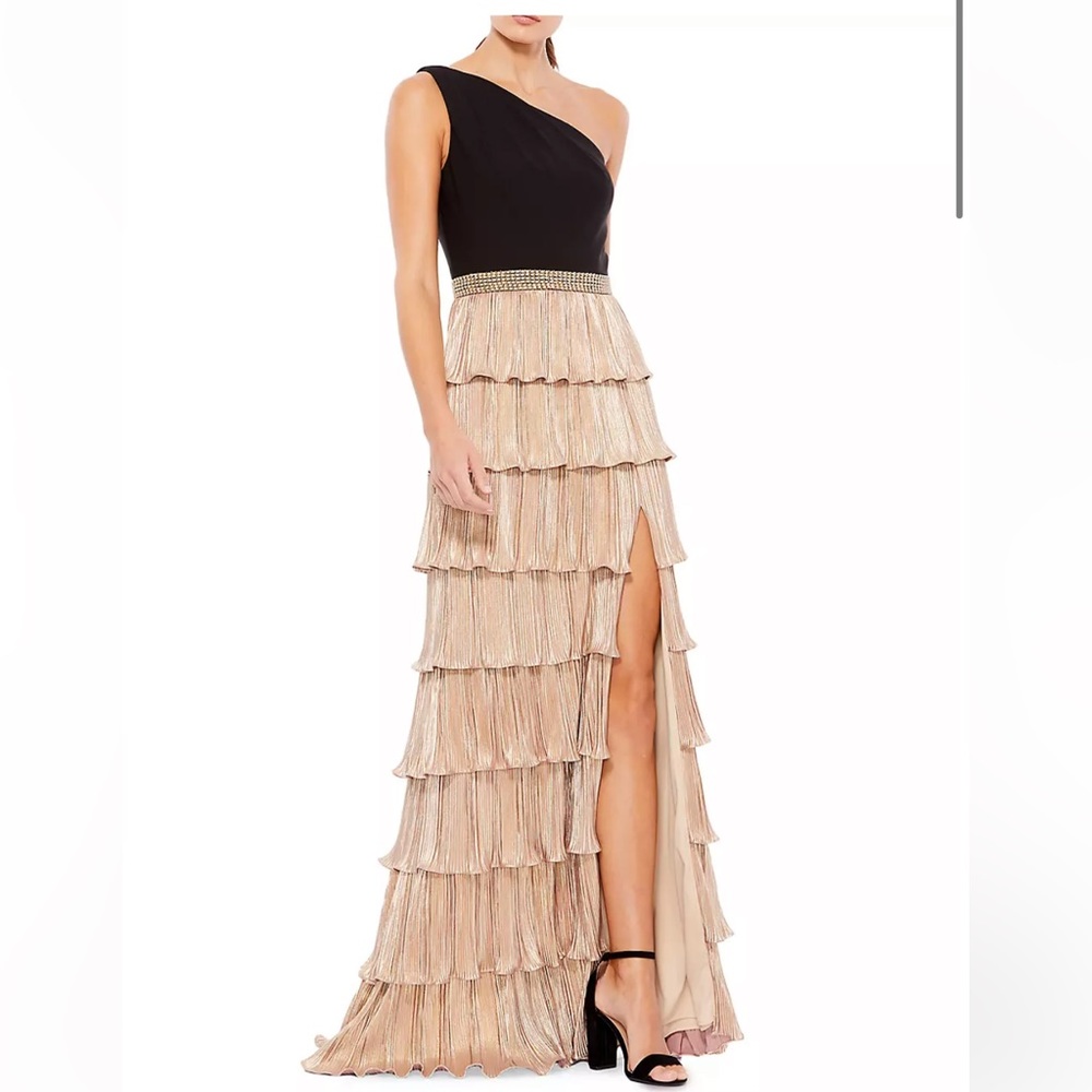 Stunning Ieena Macduggal Gown size 4